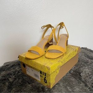 Mustard yellow heel
